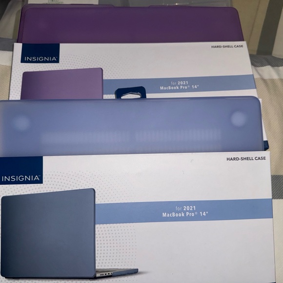 Insignia™ - Hard-Shell Case for 2021 and 2023 MacBook Pro 14" - Picture 2 of 16